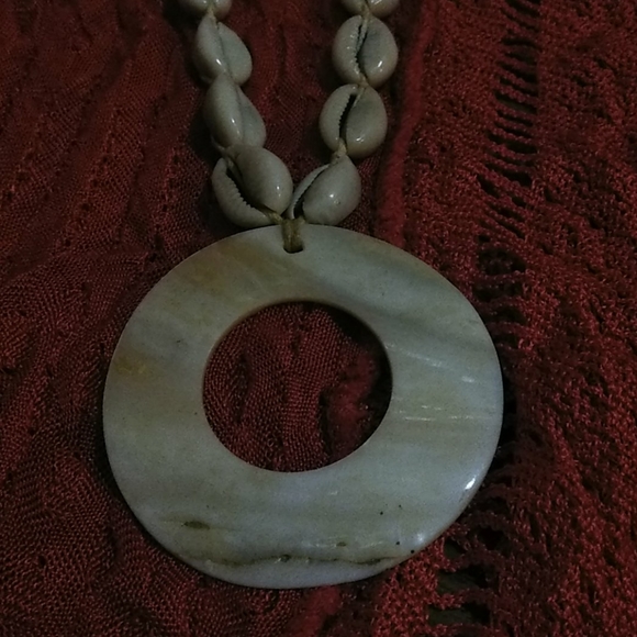 Shell necklace - Picture 3 of 4